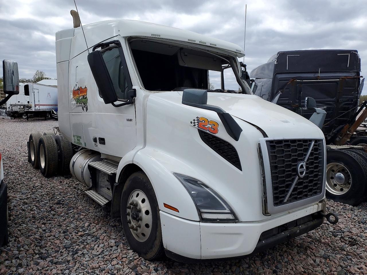 2020 VOLVO VNR