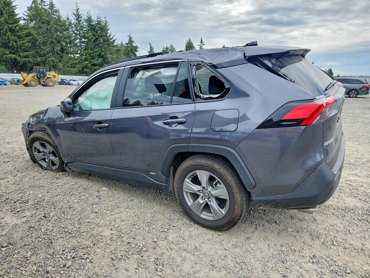 2025 TOYOTA RAV4 LE — снимка 2