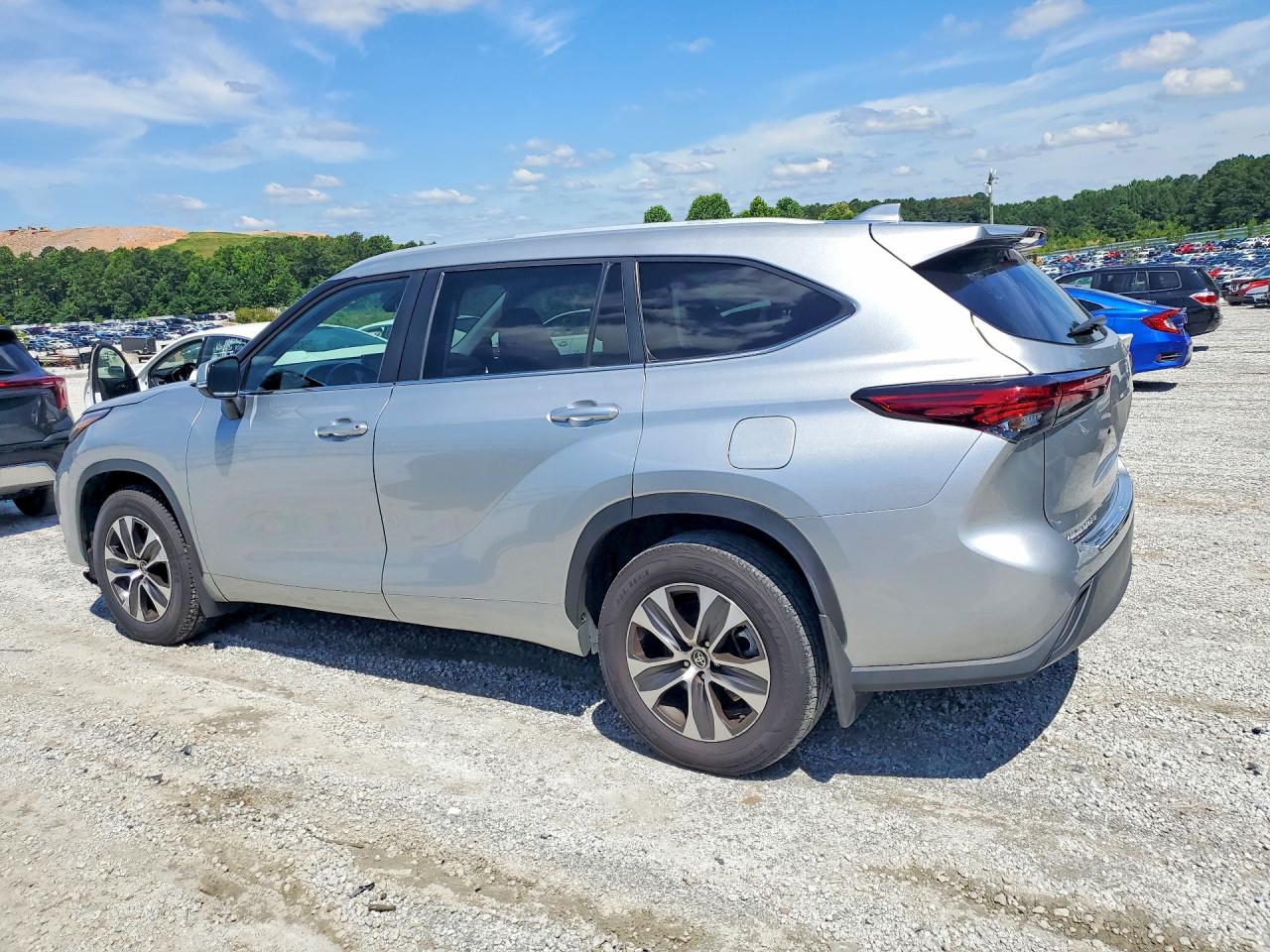 2023 TOYOTA HIGHLANDER XLE — снимка 2