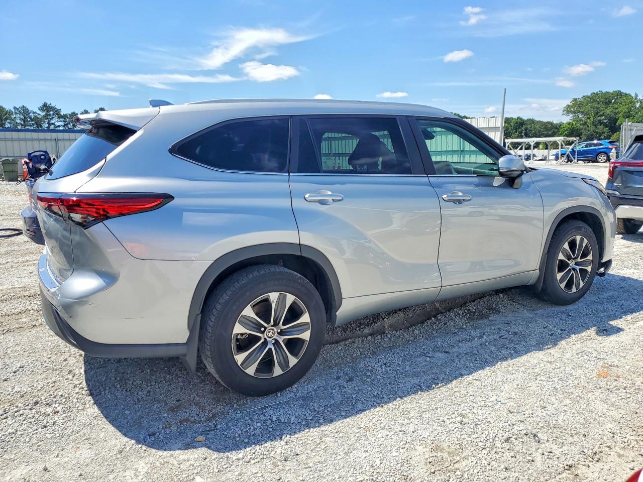 2023 TOYOTA HIGHLANDER XLE — снимка 3