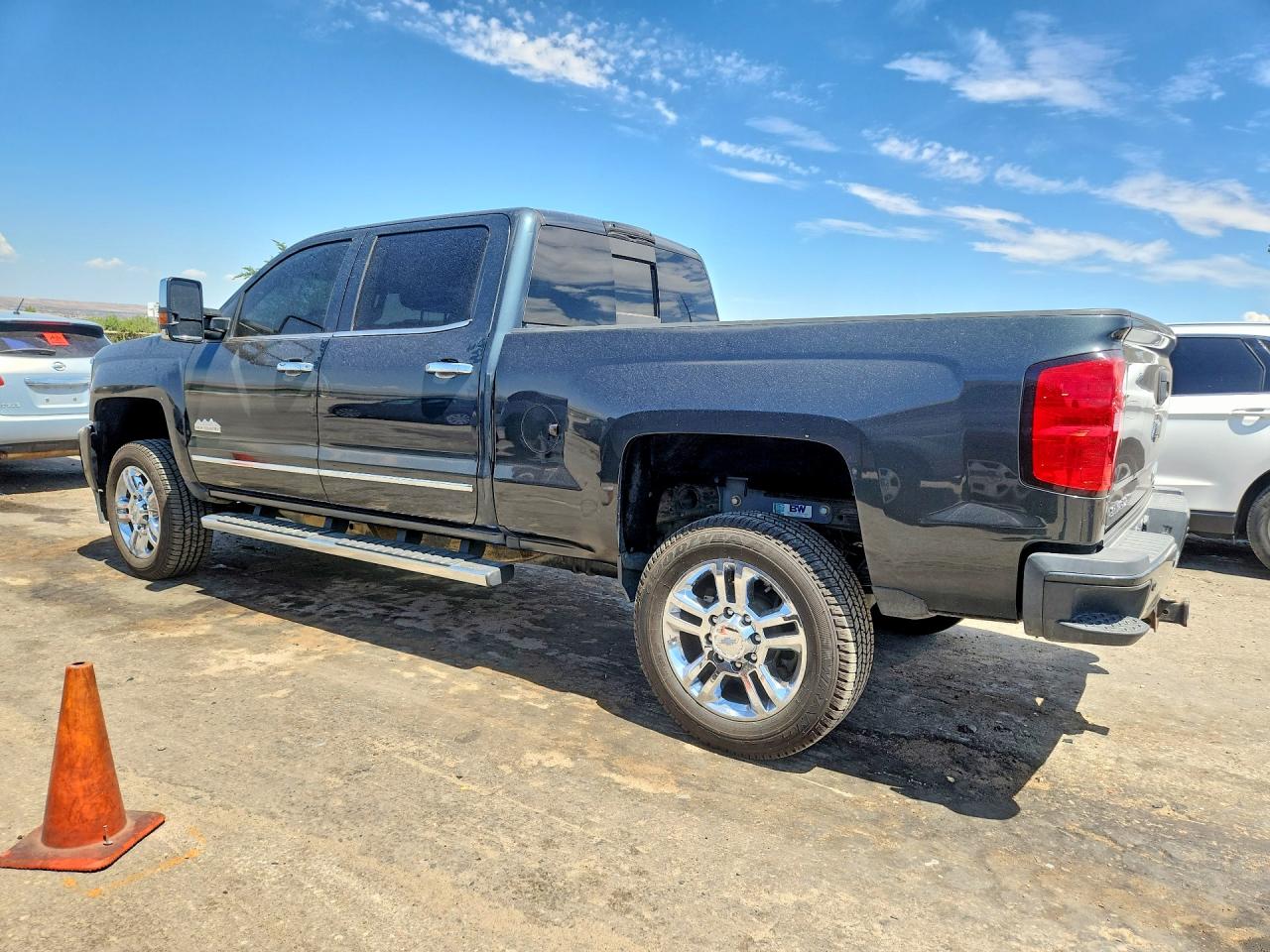 2018 CHEVROLET SILVERADO K2500 HIGH COUNTRY — снимка 2