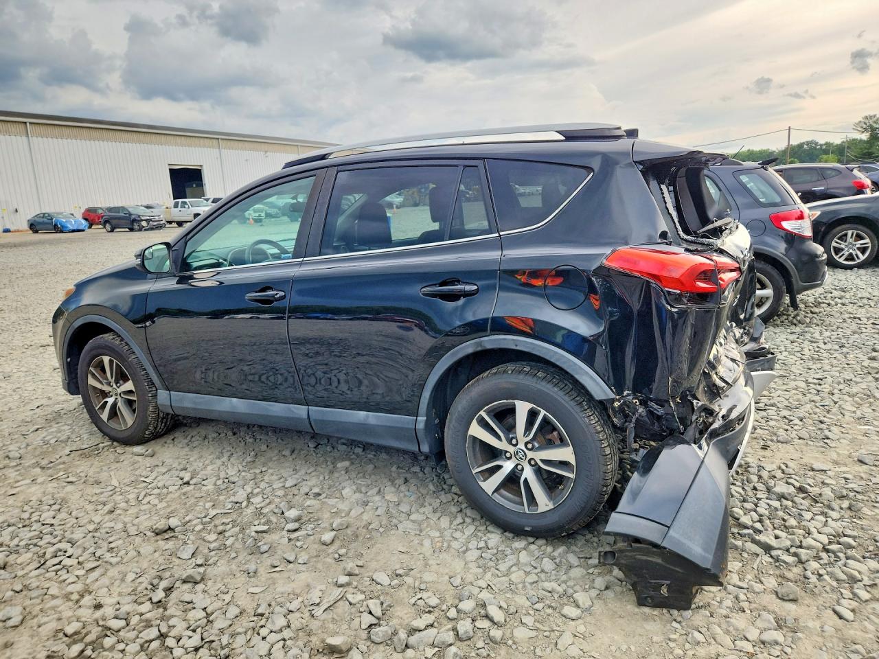 2016 TOYOTA RAV4 XLE — снимка 2