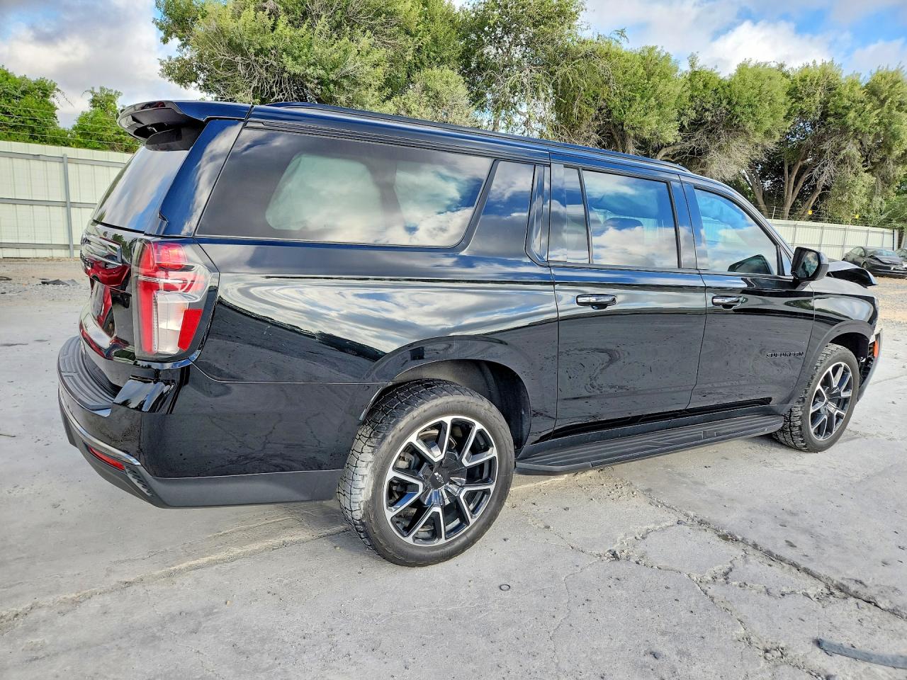 2021 CHEVROLET SUBURBAN C1500 RST — снимка 3