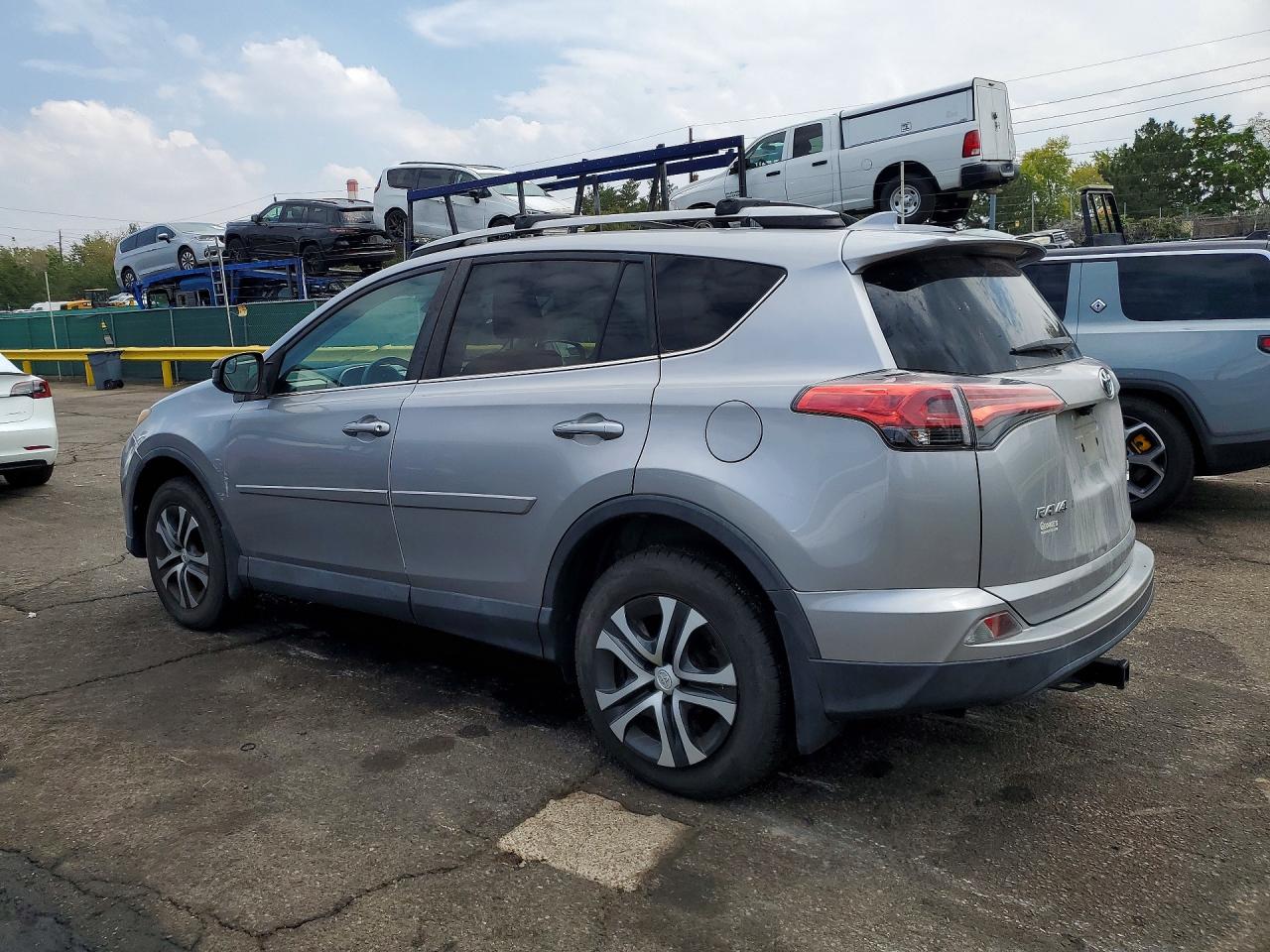 2017 TOYOTA RAV4 LE — снимка 2