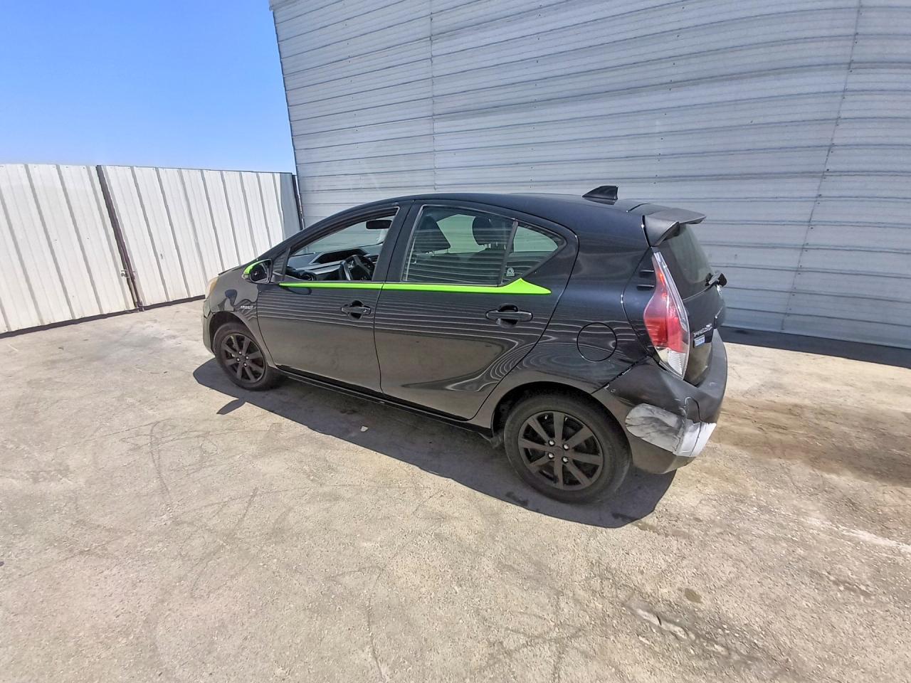 2016 TOYOTA PRIUS C PERSONA SPECIAL EDITION — снимка 2