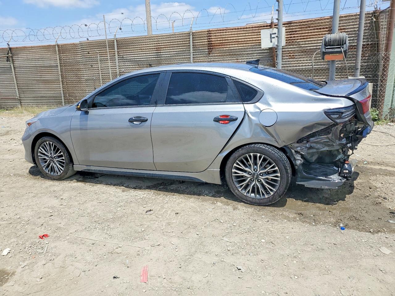 2023 KIA FORTE GT LINE — снимка 2