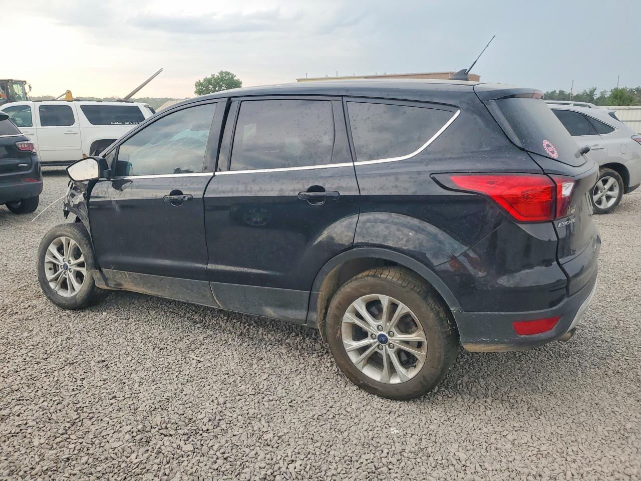 2019 FORD ESCAPE SE — снимка 2