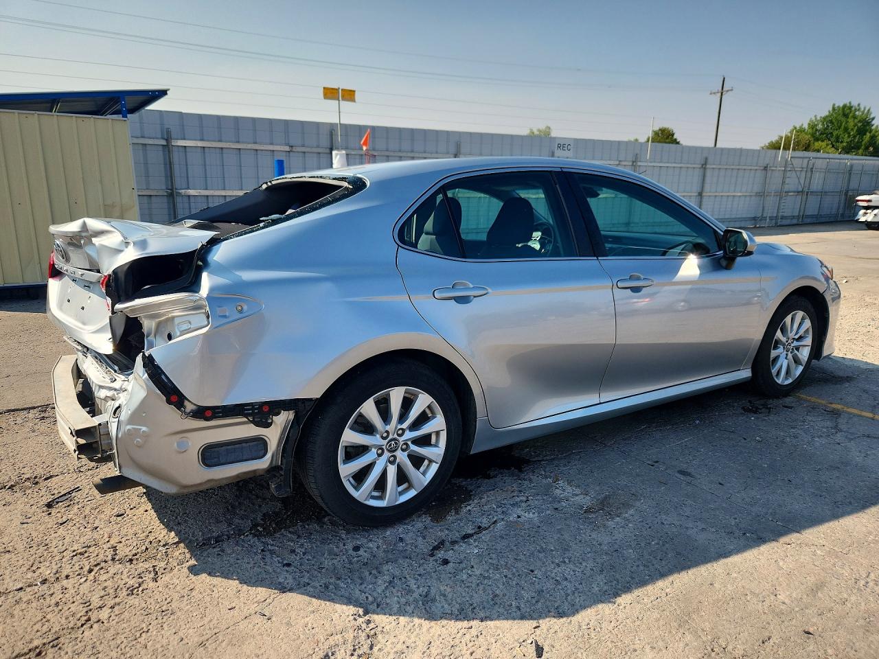 2018 TOYOTA CAMRY LE — снимка 3