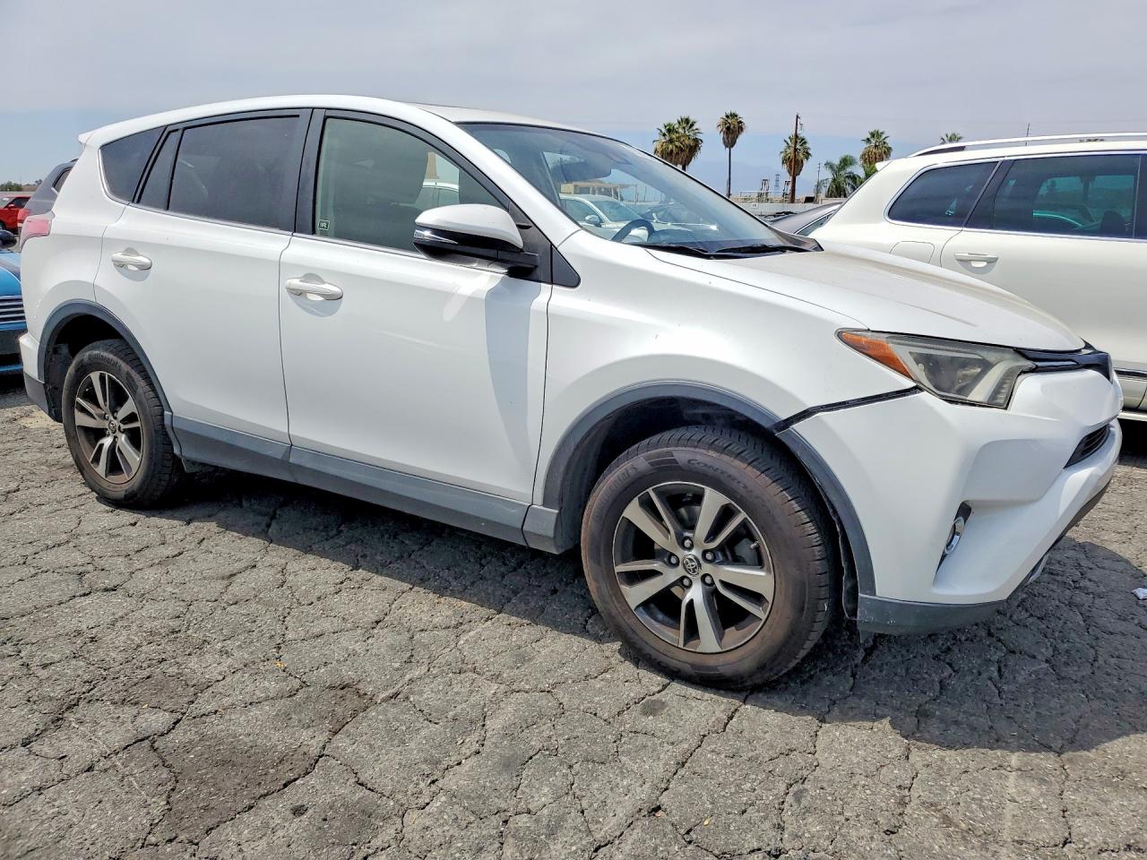 2017 TOYOTA RAV4 XLE — снимка 4