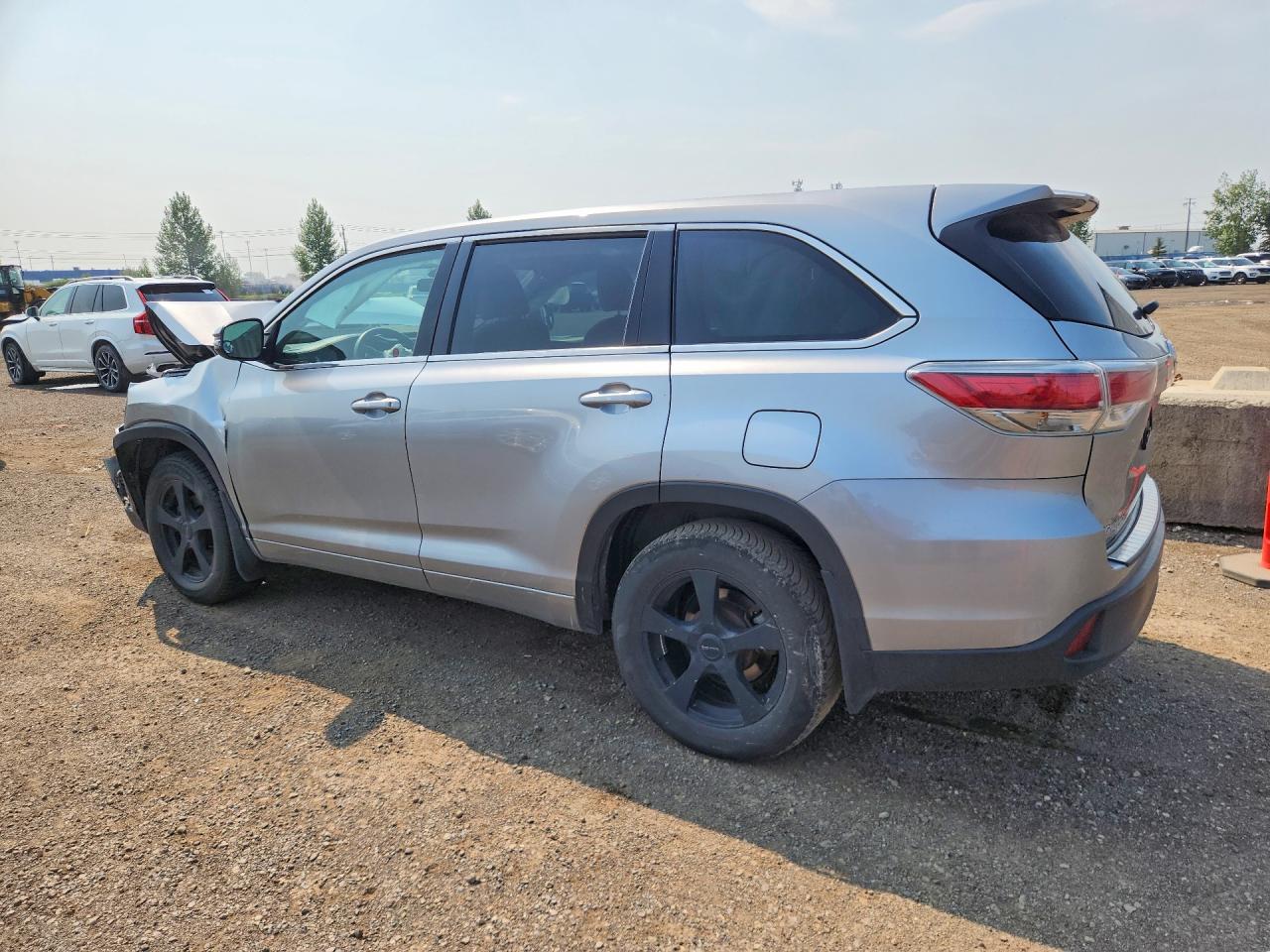 2015 TOYOTA HIGHLANDER LE — снимка 2