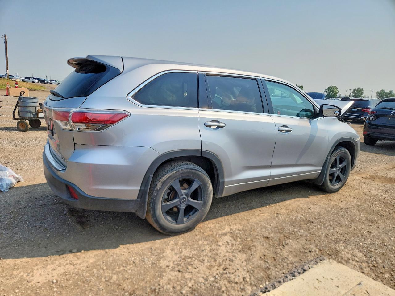 2015 TOYOTA HIGHLANDER LE — снимка 3