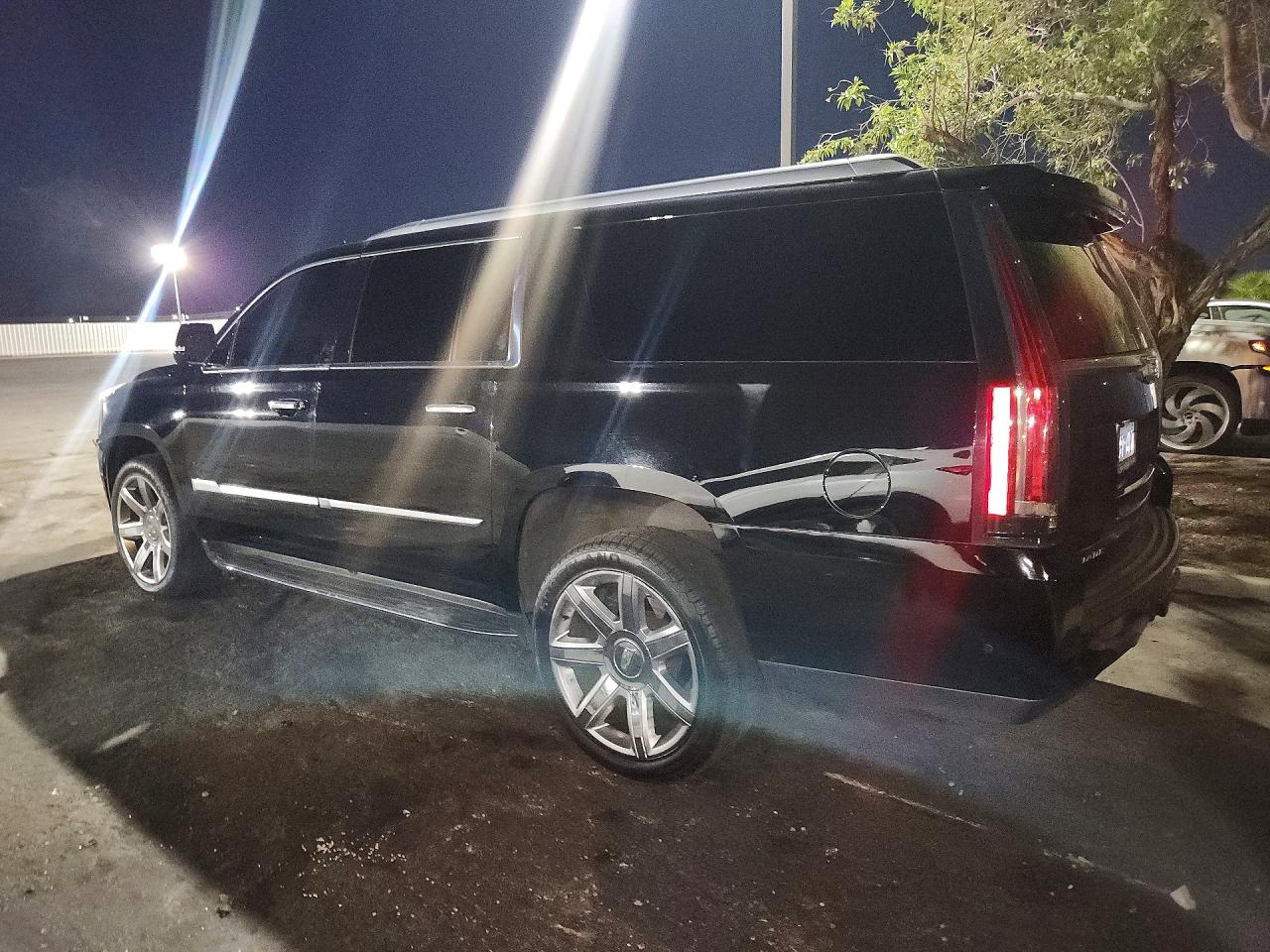 2019 CADILLAC ESCALADE ESV LUXURY — снимка 2