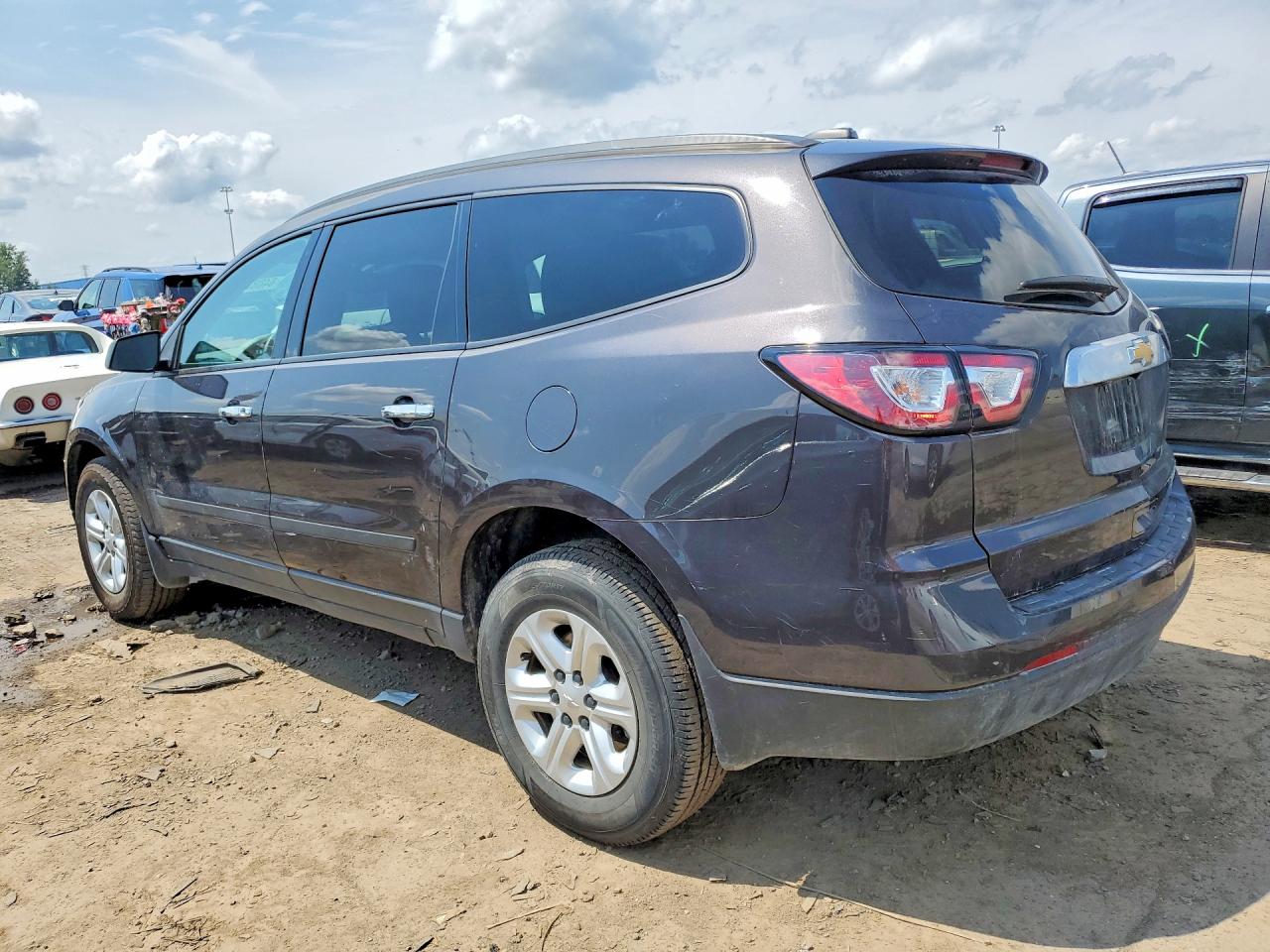 2016 CHEVROLET TRAVERSE LS — снимка 2