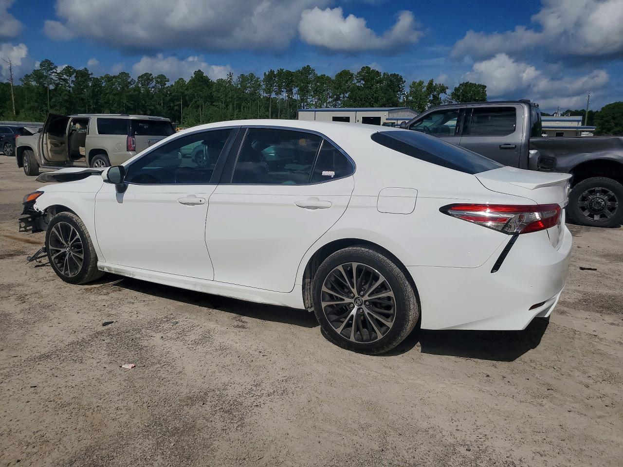 2018 TOYOTA CAMRY SE — снимка 2