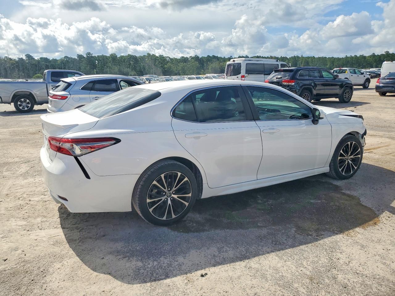 2018 TOYOTA CAMRY SE — снимка 3