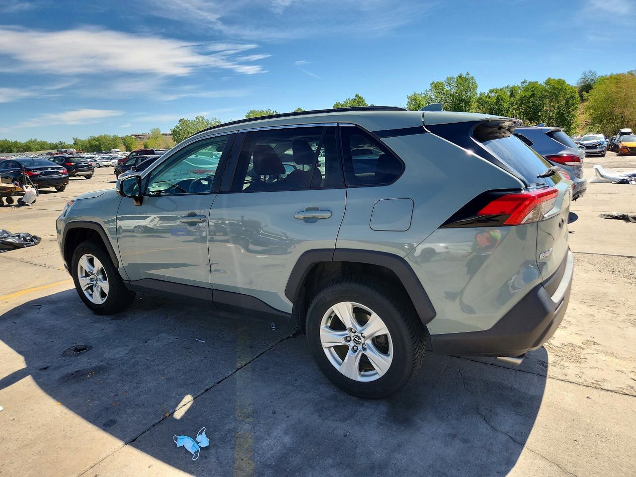 2021 TOYOTA RAV4 XLE — снимка 2