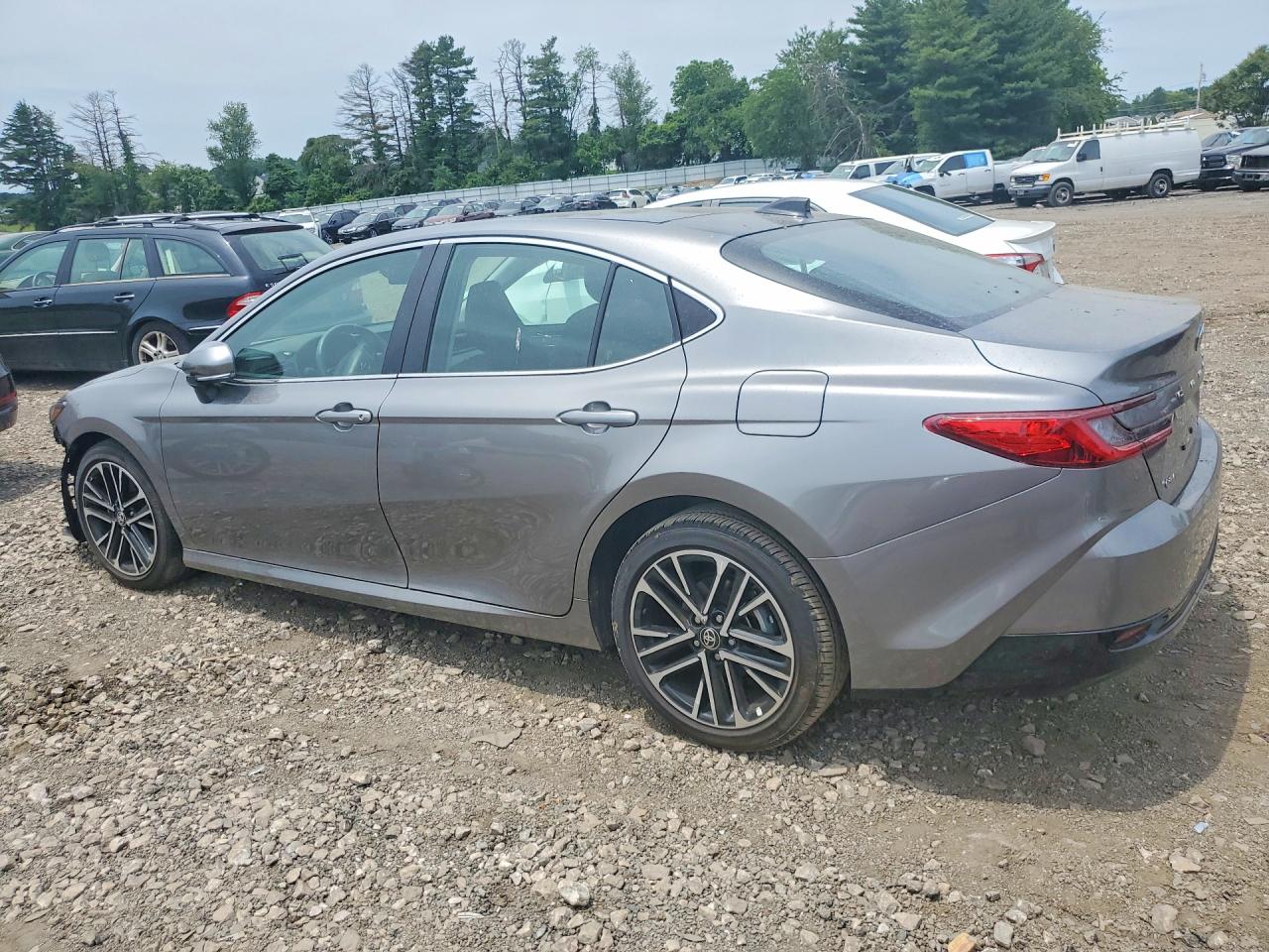 2025 TOYOTA CAMRY XLE — снимка 2