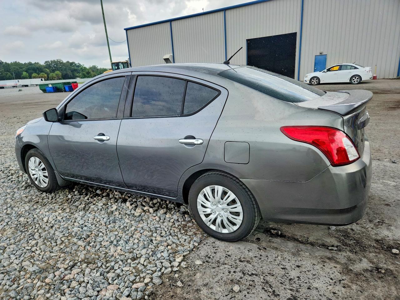 2017 NISSAN VERSA 1.6 SV — снимка 2