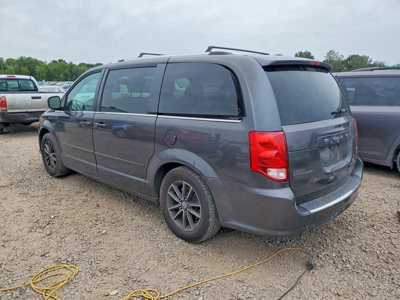 2017 DODGE GRAND CARAVAN SXT — снимка 2