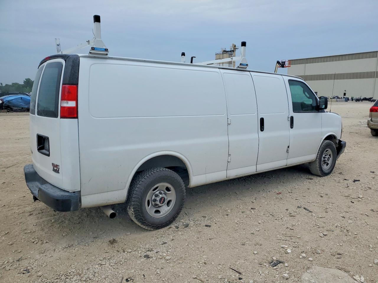 2020 GMC SAVANA G3500 — снимка 3