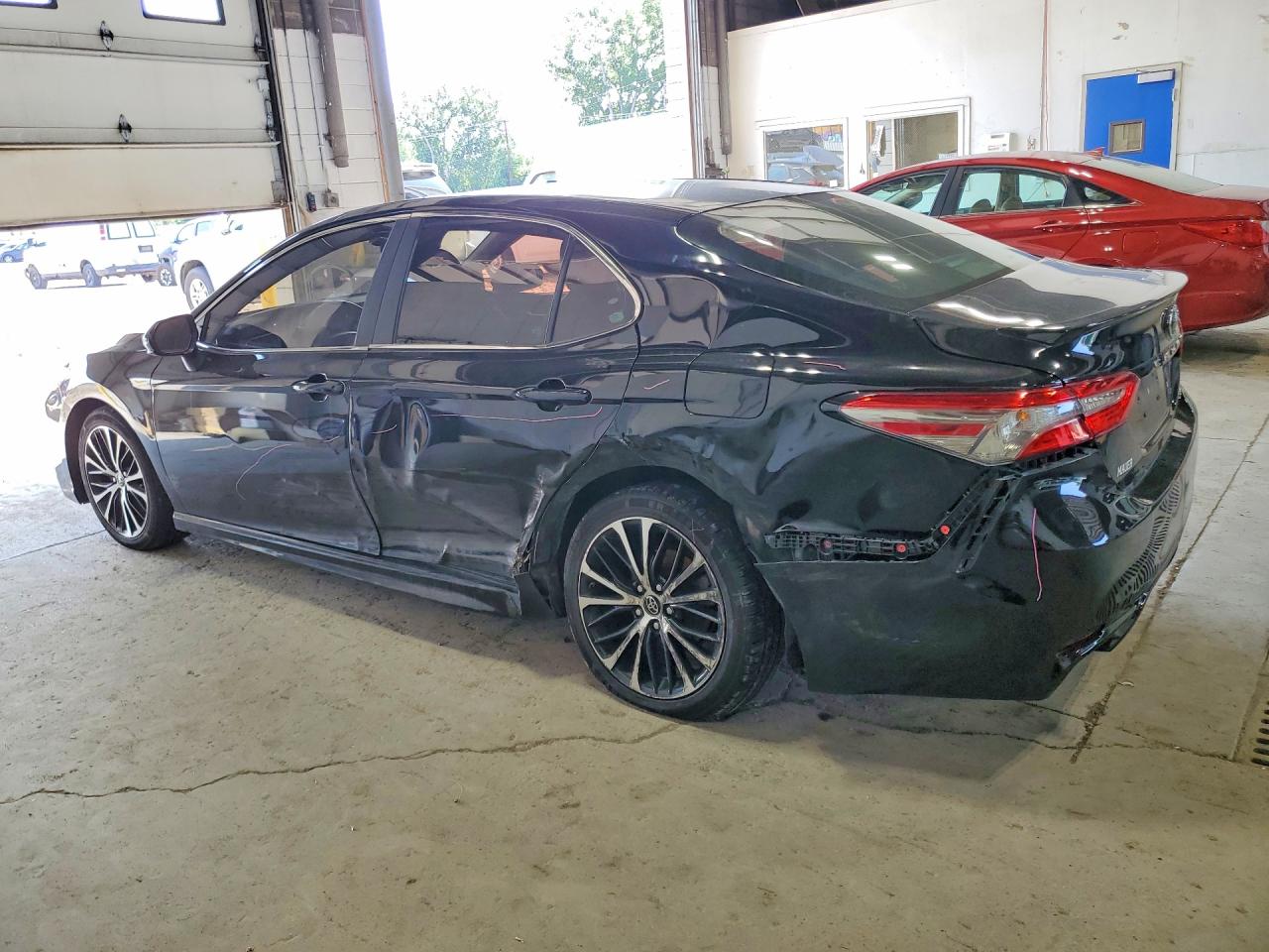 2018 TOYOTA CAMRY SE — снимка 2
