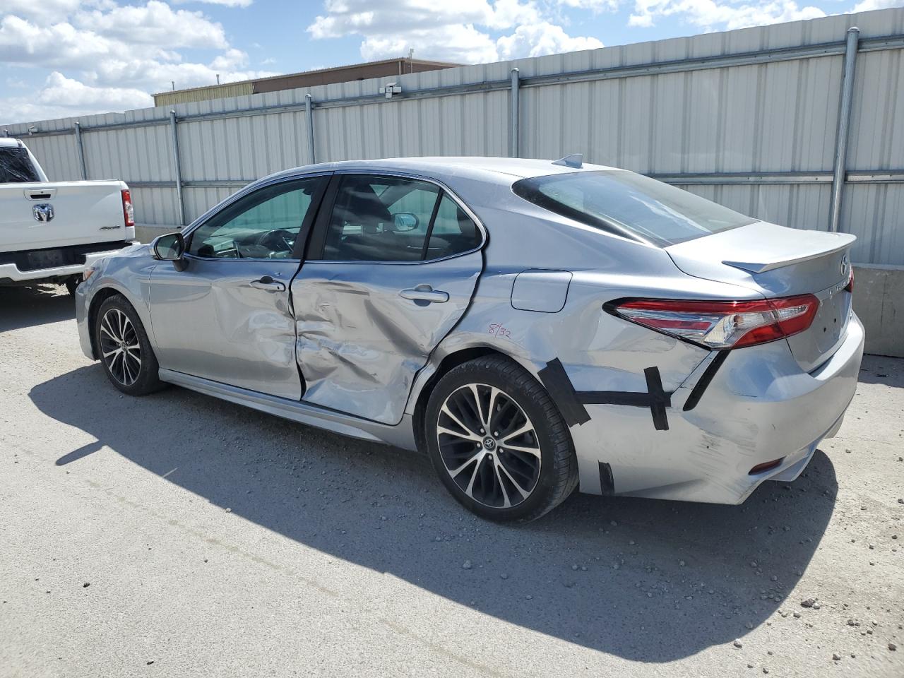 2019 TOYOTA CAMRY SE — снимка 2