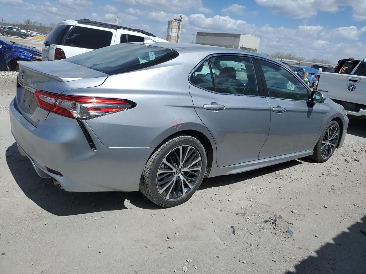 2019 TOYOTA CAMRY SE — снимка 3