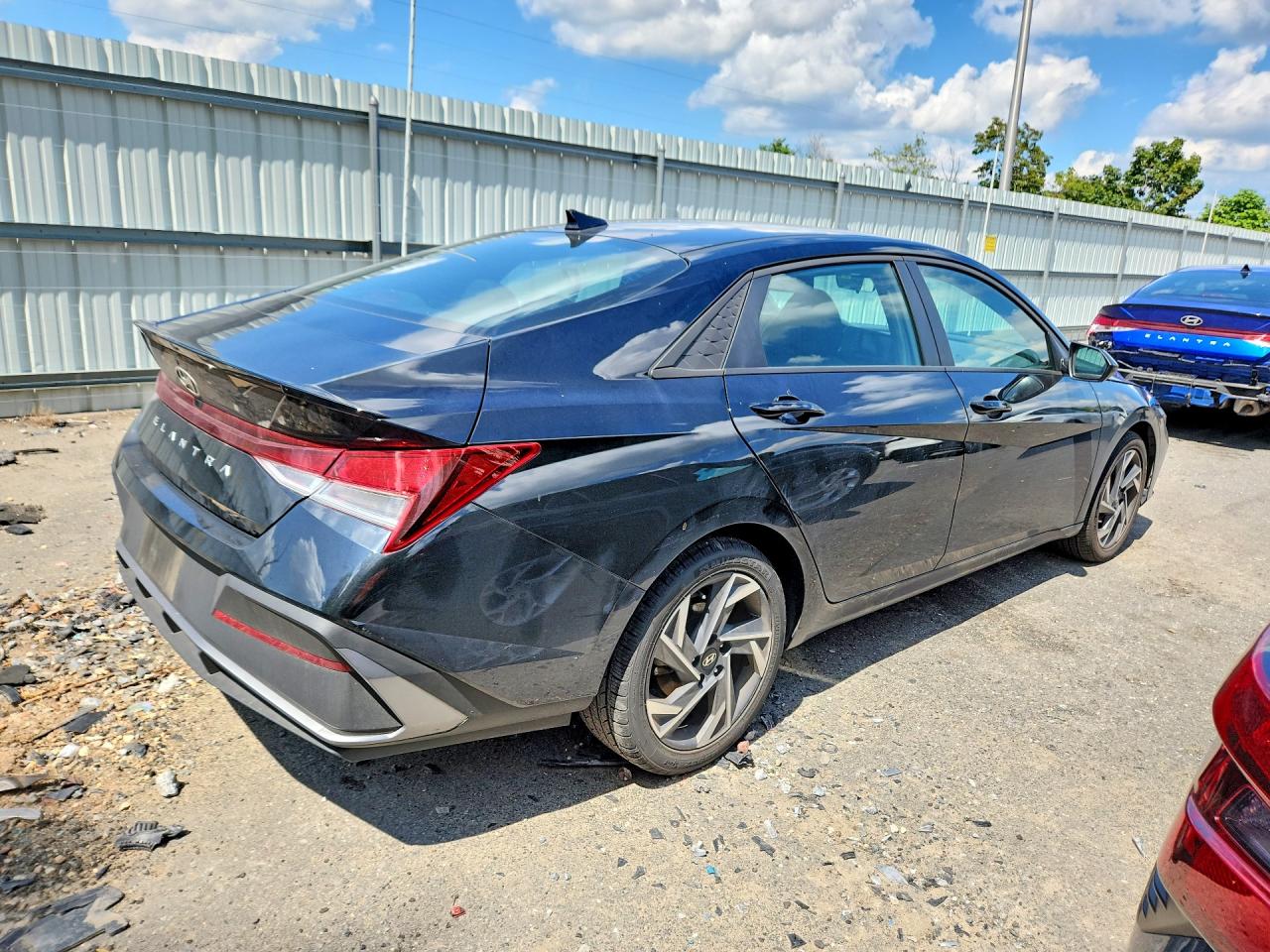 2025 HYUNDAI ELANTRA SEL SPORT — снимка 3