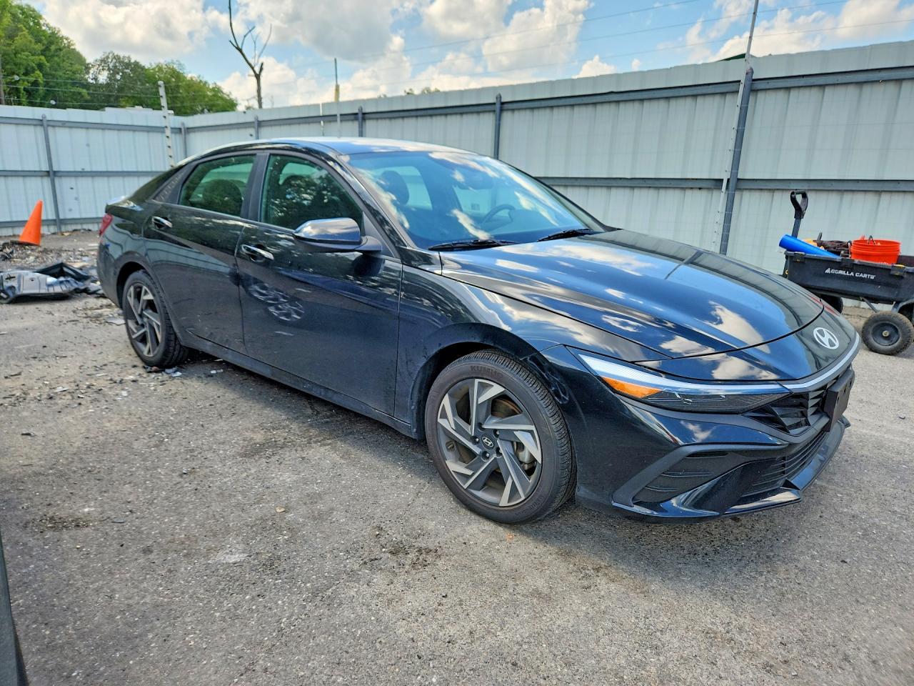 2025 HYUNDAI ELANTRA SEL SPORT — снимка 4
