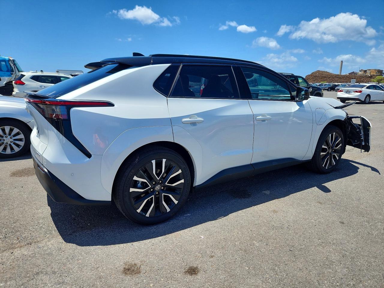 2026 TOYOTA BZ XLE — photo 3