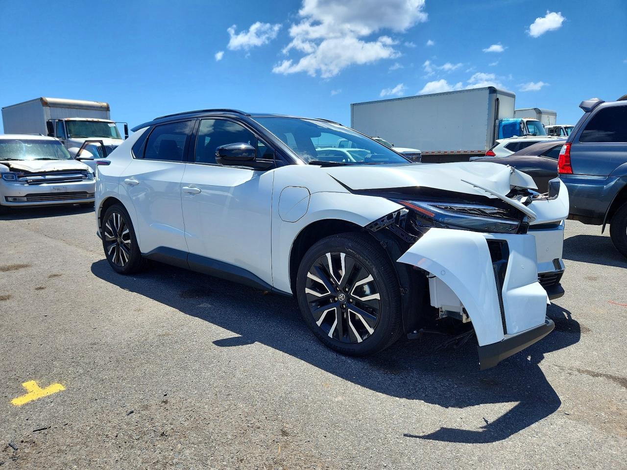 2026 TOYOTA BZ XLE — photo 4