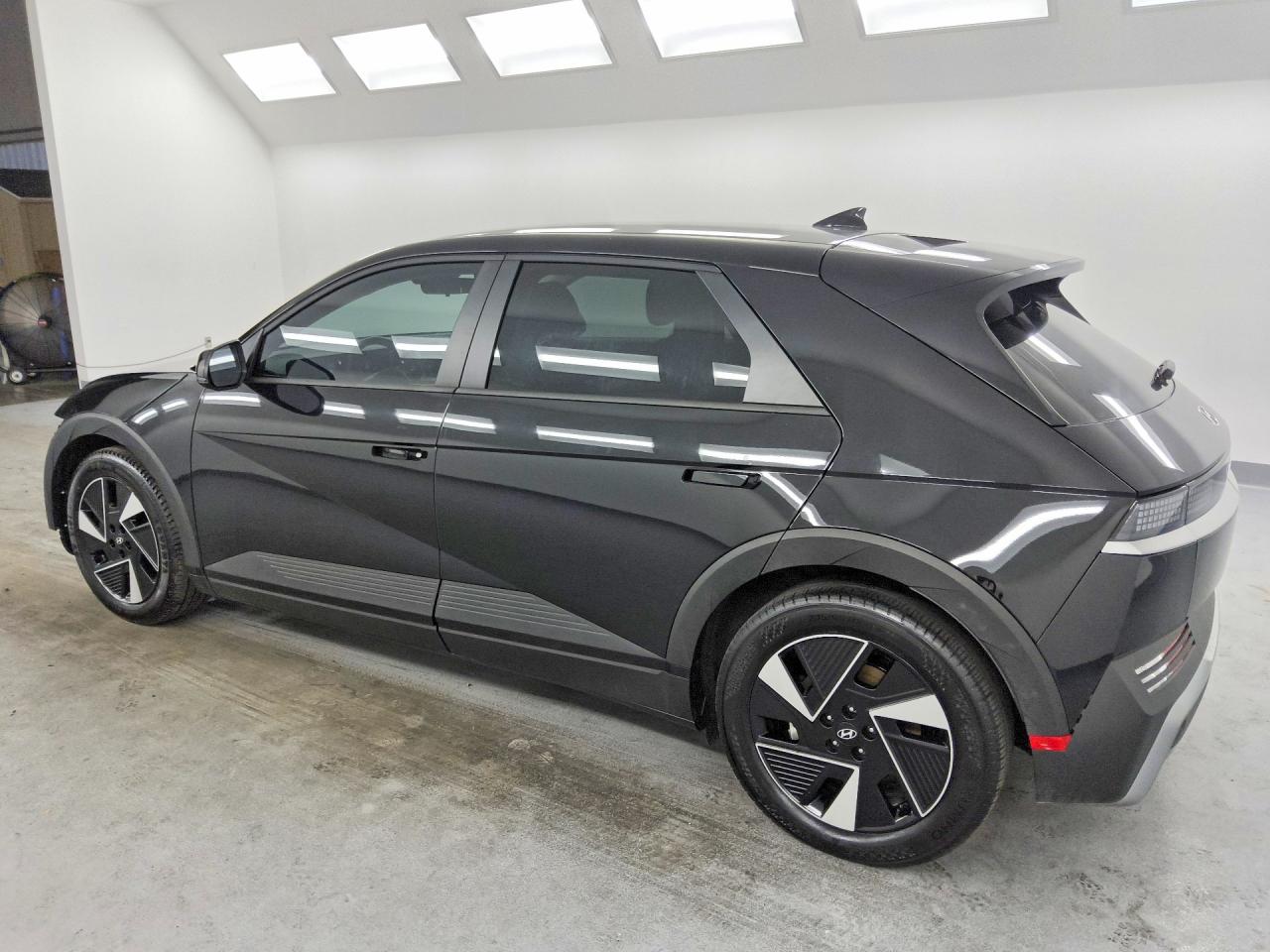 2025 HYUNDAI IONIQ 5 SE — снимка 2