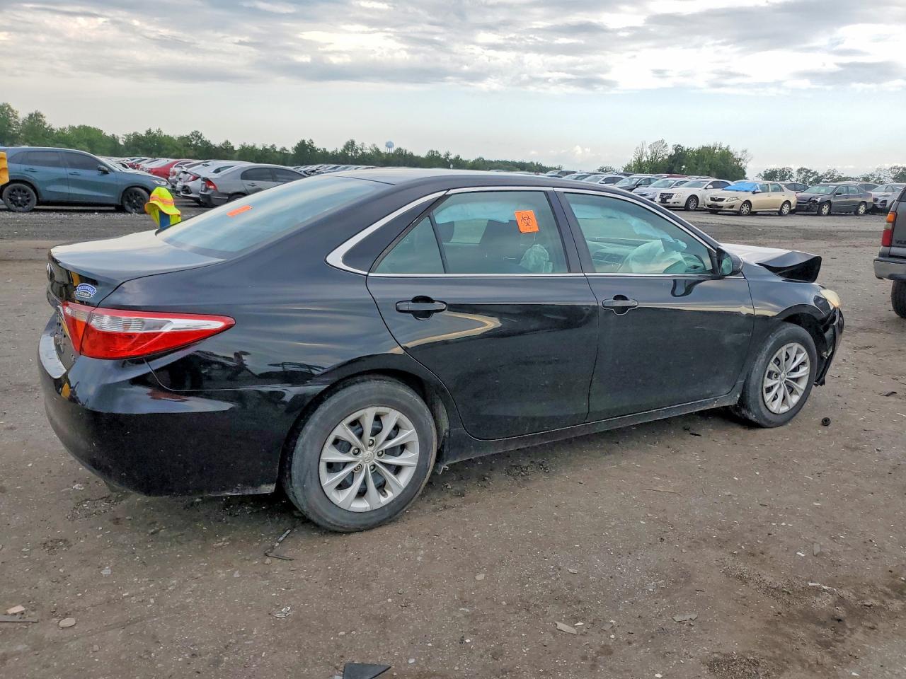 2016 TOYOTA CAMRY LE — снимка 3