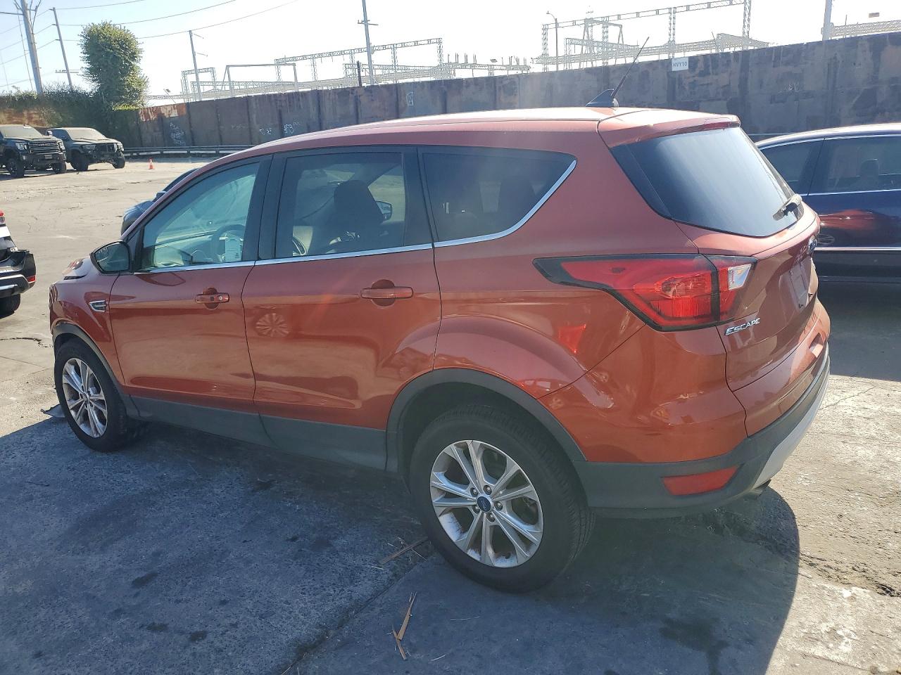 2019 FORD ESCAPE SE — снимка 2