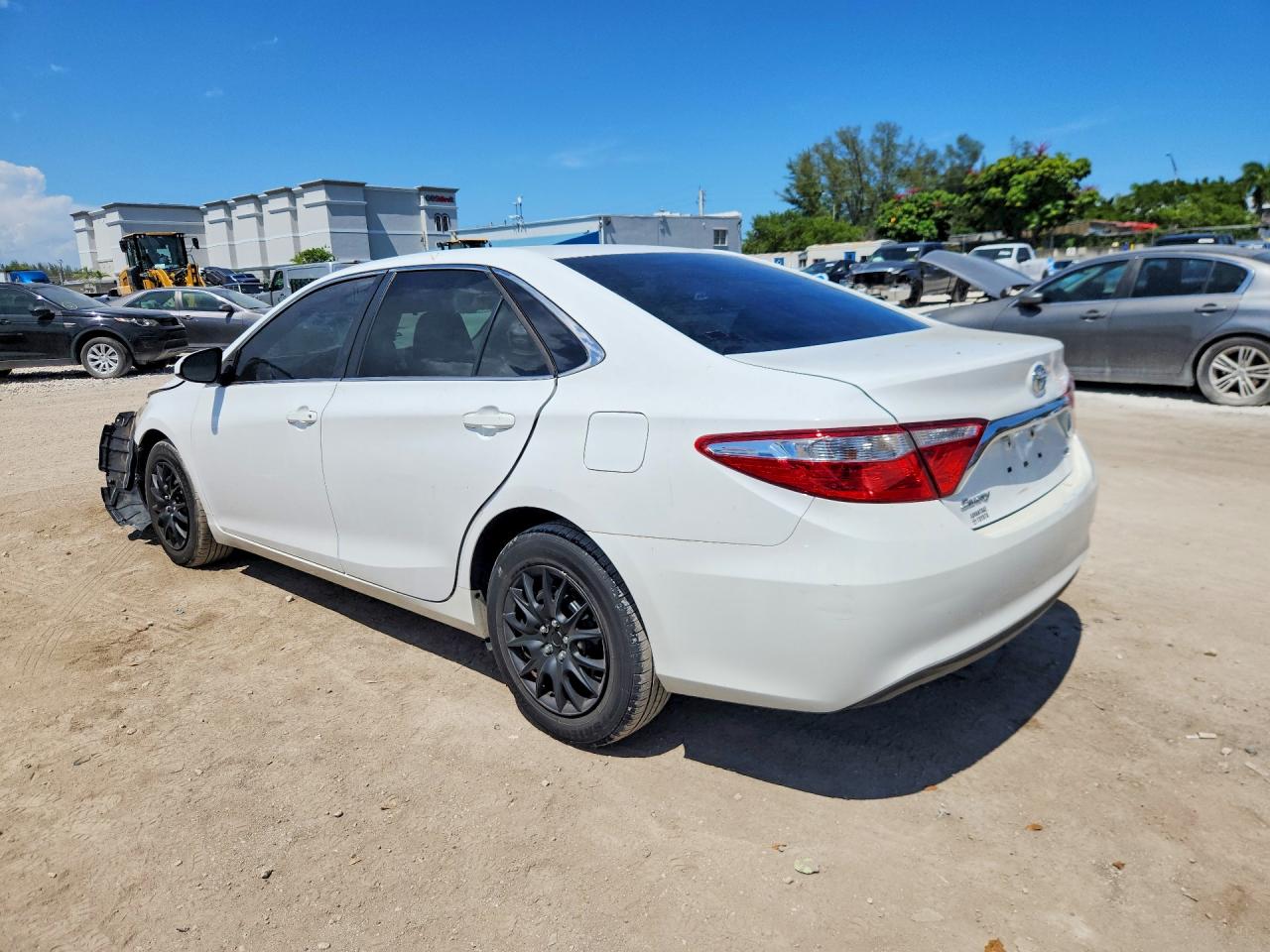 2015 TOYOTA CAMRY LE — снимка 2