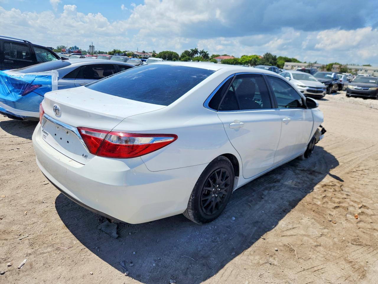 2015 TOYOTA CAMRY LE — снимка 3
