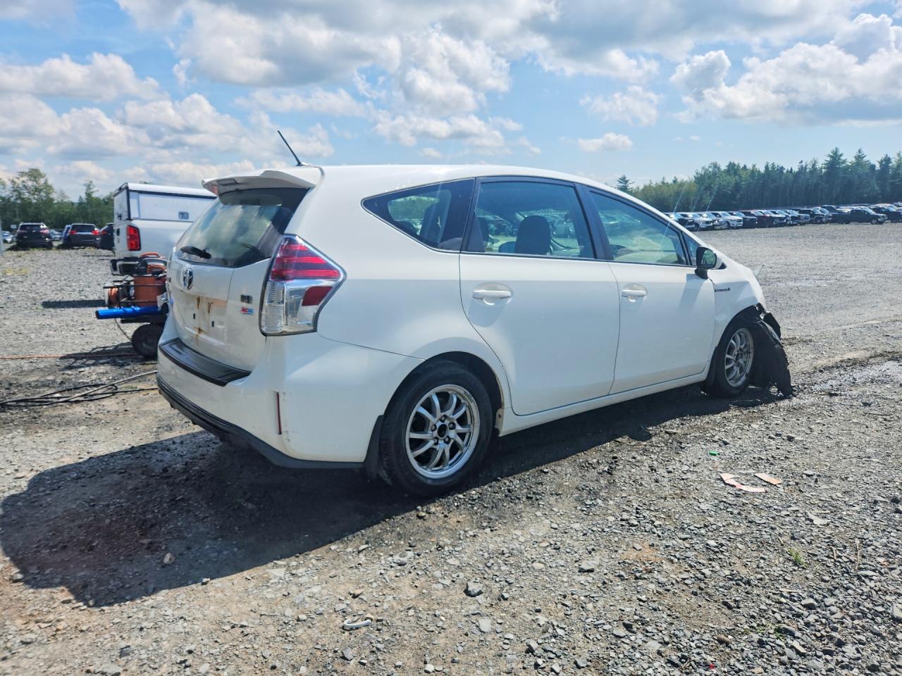 2017 TOYOTA PRIUS V TWO — снимка 3