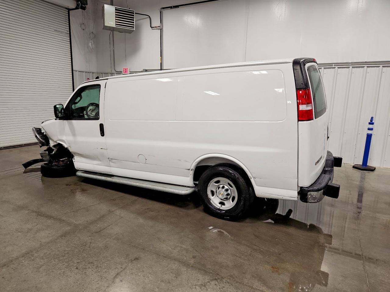 2025 CHEVROLET EXPRESS G2500 — снимка 2