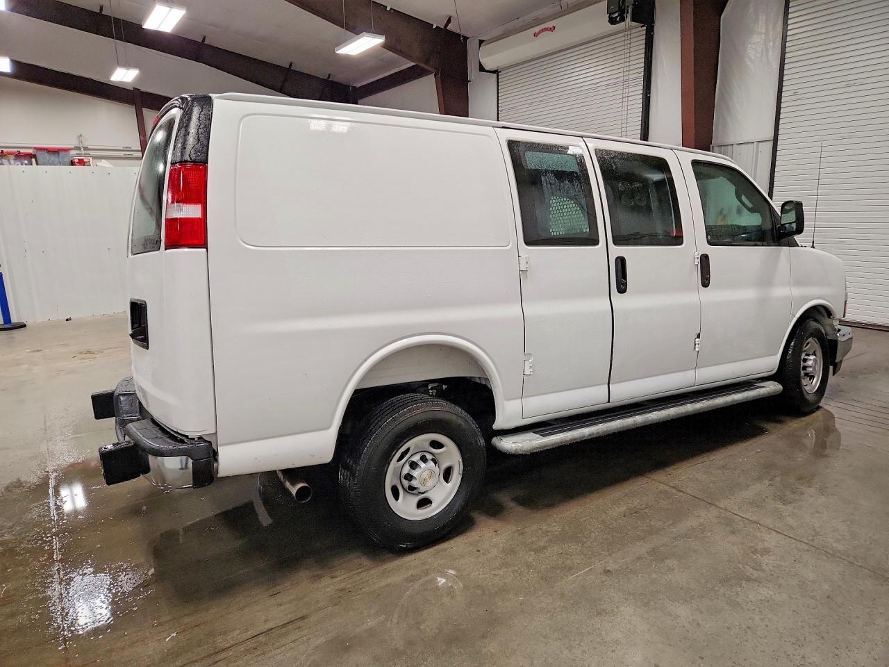 2025 CHEVROLET EXPRESS G2500 — снимка 3