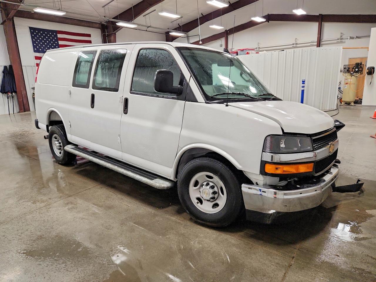 2025 CHEVROLET EXPRESS G2500 — снимка 4