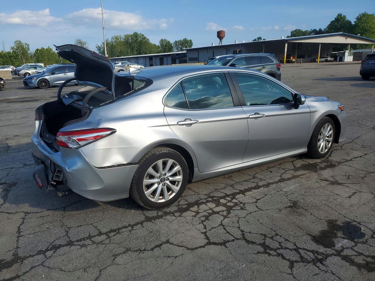2019 TOYOTA CAMRY LE — снимка 3