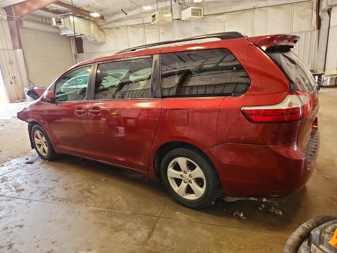 2015 TOYOTA SIENNA LE — снимка 2