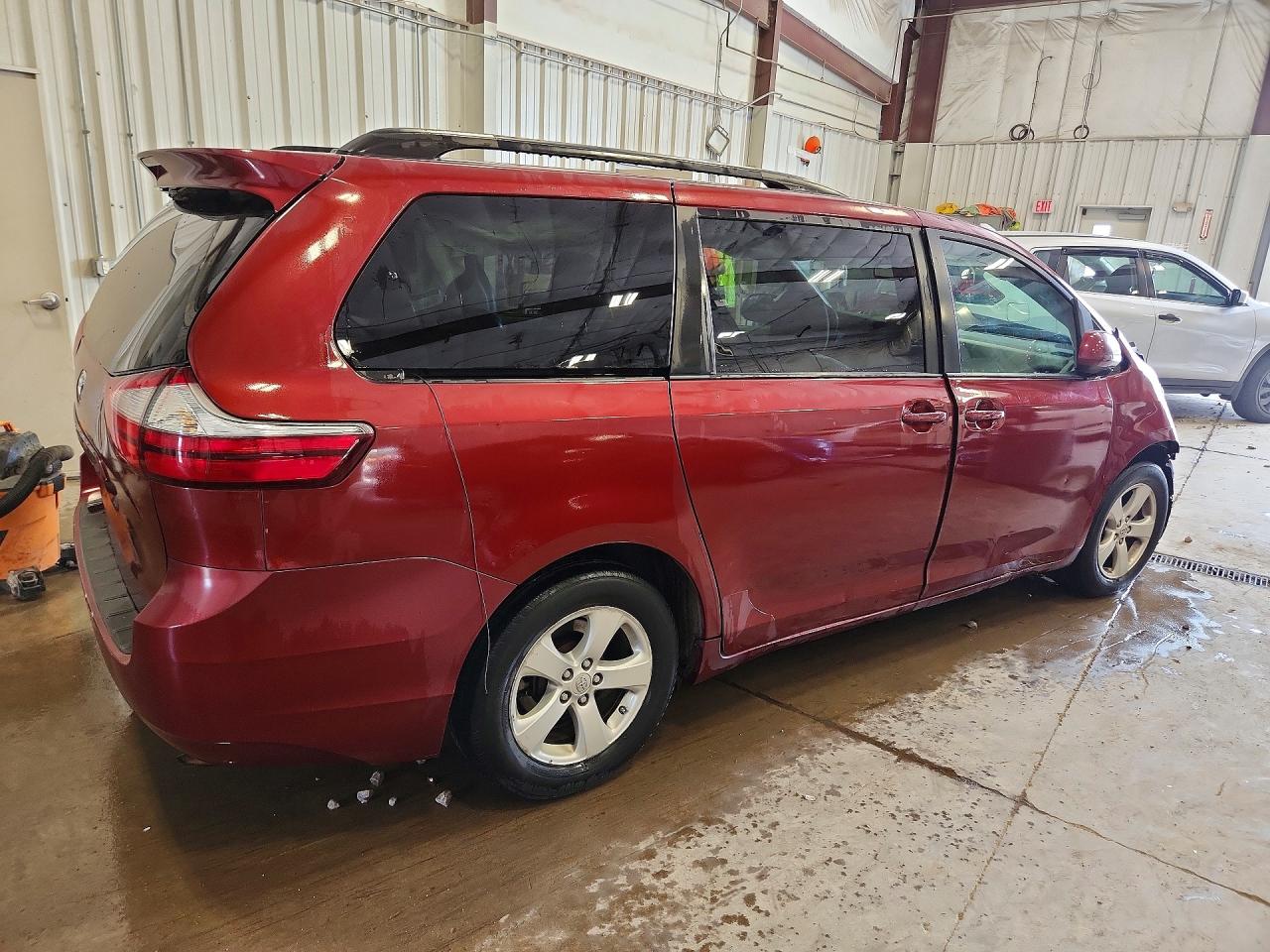 2015 TOYOTA SIENNA LE — снимка 3