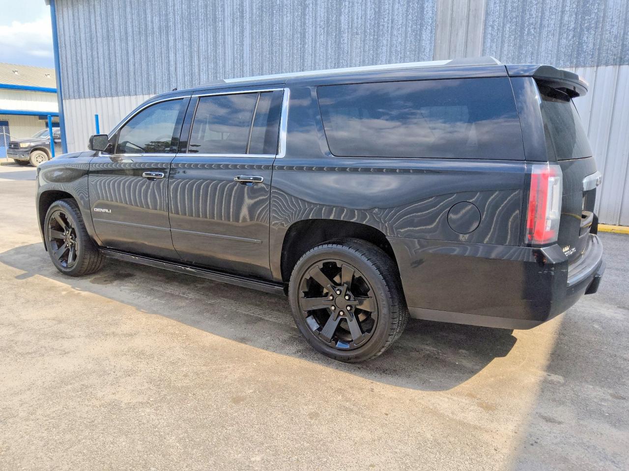 2016 GMC YUKON XL DENALI — снимка 2