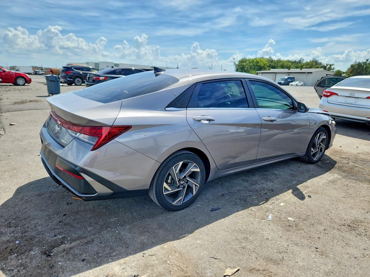 2025 HYUNDAI ELANTRA LIMITED — снимка 3