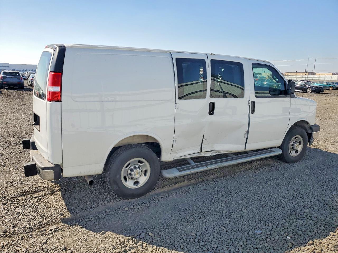 2025 CHEVROLET EXPRESS G2500 — снимка 3