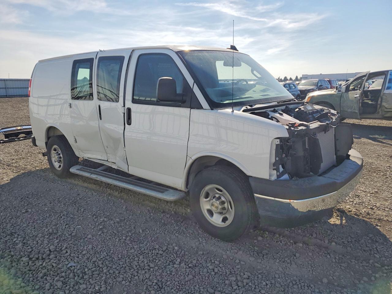 2025 CHEVROLET EXPRESS G2500 — снимка 4