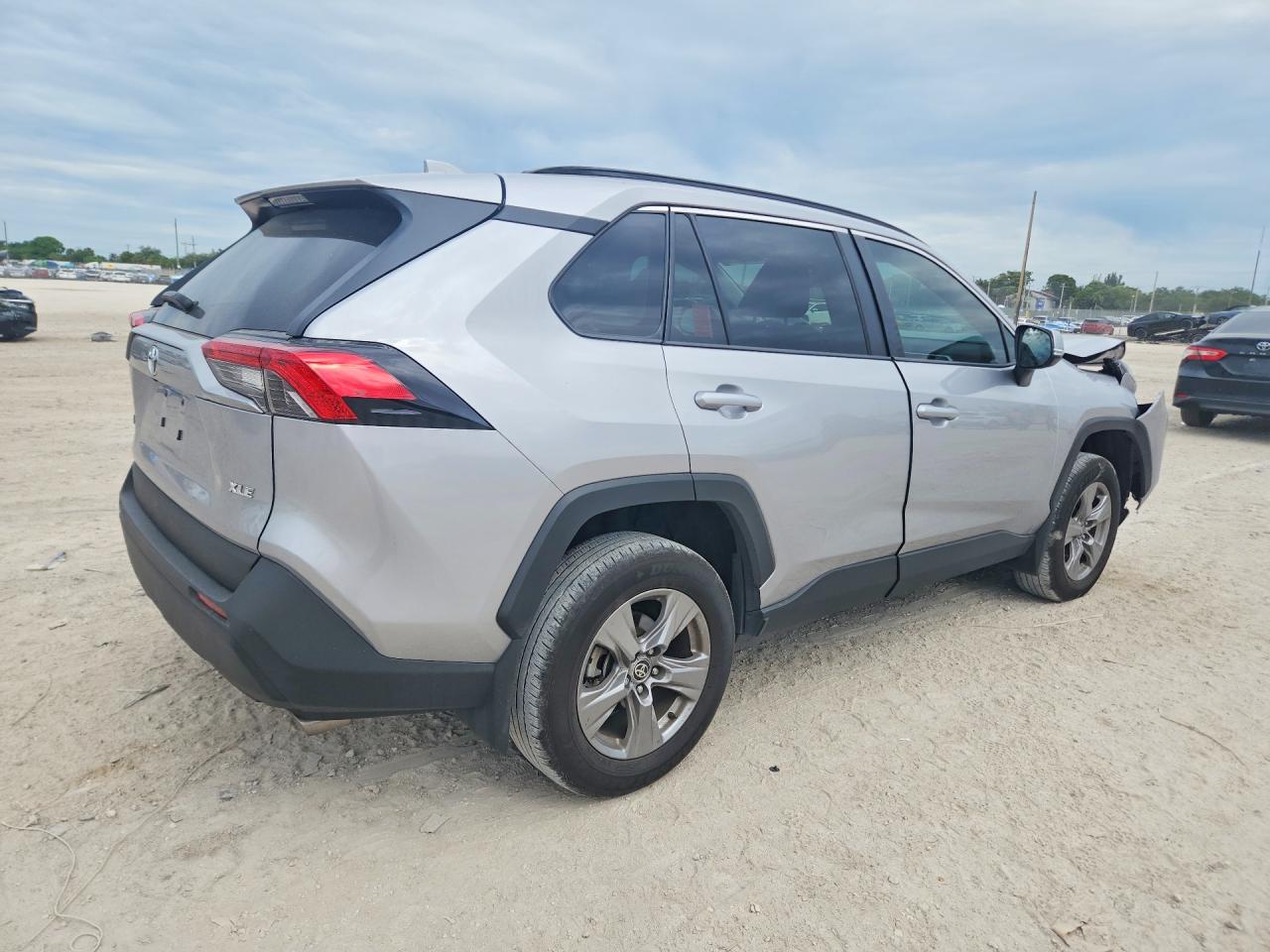 2024 TOYOTA RAV4 XLE — снимка 3