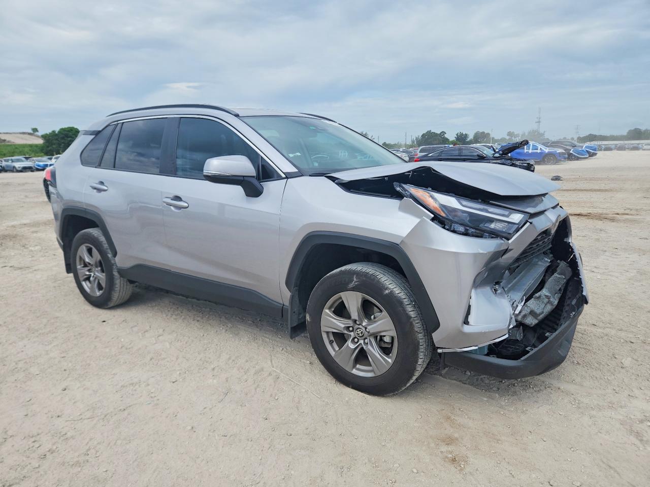 2024 TOYOTA RAV4 XLE — снимка 4