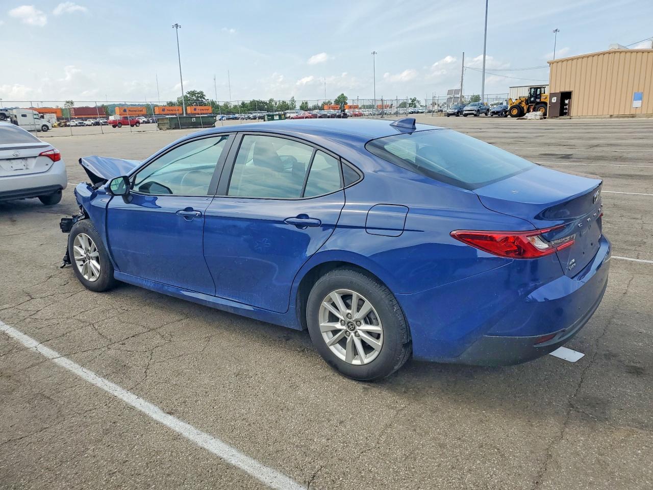 2025 TOYOTA CAMRY LE — снимка 2